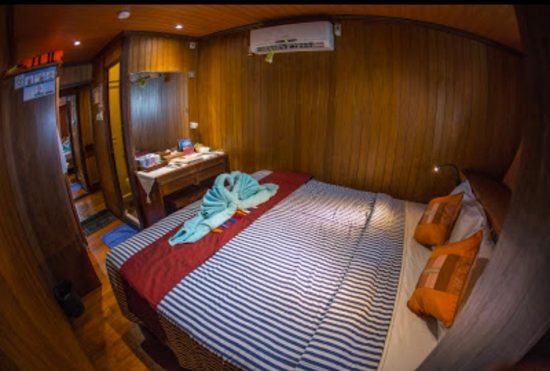 Kapal-luxury-phinisi-yang-ada-jacuzzi-1-e1637138942374