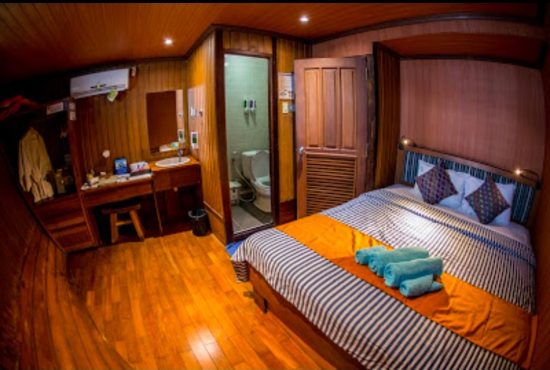 Kapal-luxury-phinisi-yang-ada-jacuzzi-3-e1637138980258