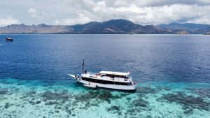 cabin-boat-komodo-tour-4-1 (1)
