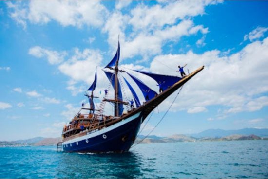 charter-kapal-mahal-labuan-bajo-1-e1637138748457
