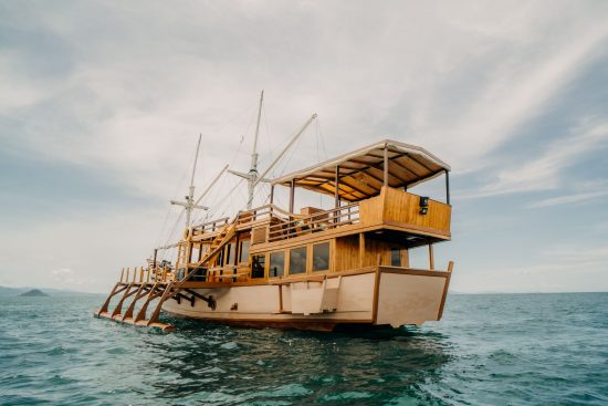charter-kapal-phinisi-labuan-bajo-1-e1643688811987