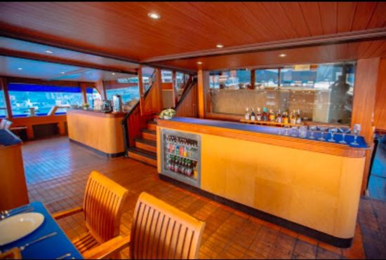 charter-kapal-phinisi-mewah-1-e1637138814247