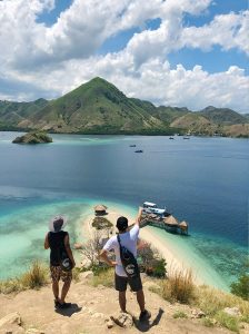 komodo-island-tour-boat-3_resize-1