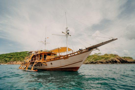 komodo-rental-kapal-jofiel-1-e1643688991197