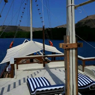 luxury-phinisi-warisan-komodo-12
