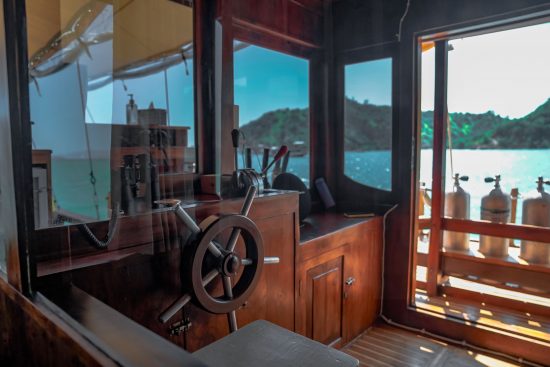 rental-boat-labuan-bajo-4-e1643689145180
