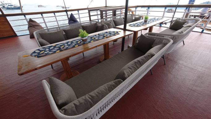 rental-kapal-phinisi-murah-1