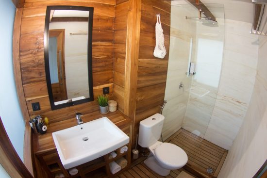 rental-phinisi-mewah-fenides-2-e1643603119775