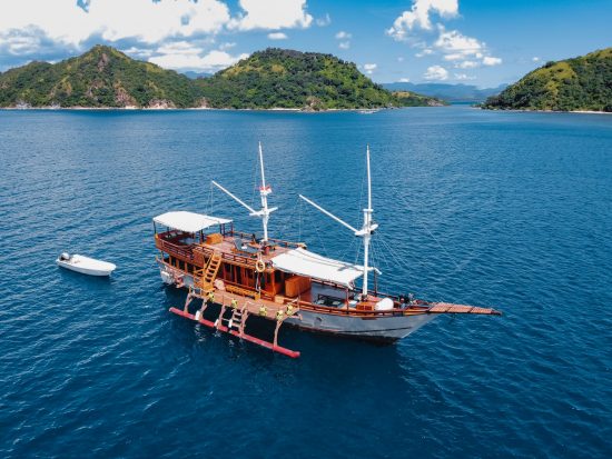 sewa-kapal-murah-labuan-bajo-1-e1643689210843
