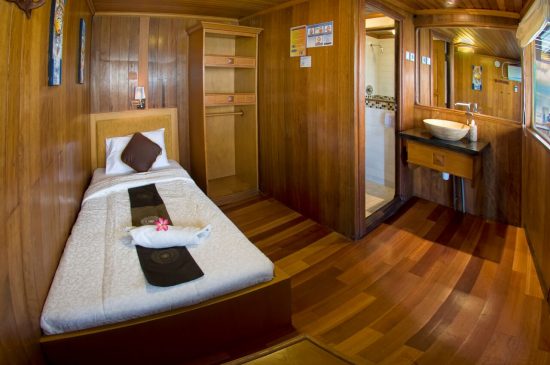 sewa-kapal-pesiar-mewah-labuan-bajo-2-e1637292623379