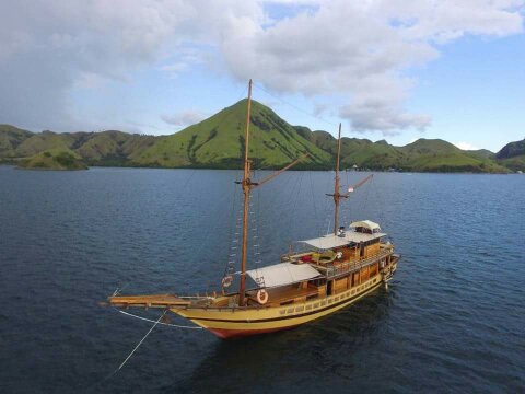 sewa-kapal-phinisi-murah-labuan-bajo-1