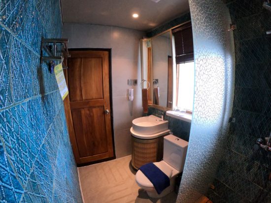 super-luxury-phinisi-labuan-bajo-1-e1644562783139