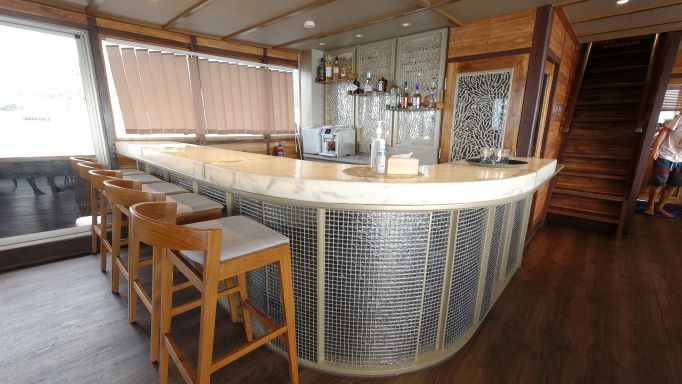 super-luxury-phinisi-labuan-bajo-2