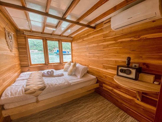 charter-kapal-phinisi-akassia-3-e1643713949617