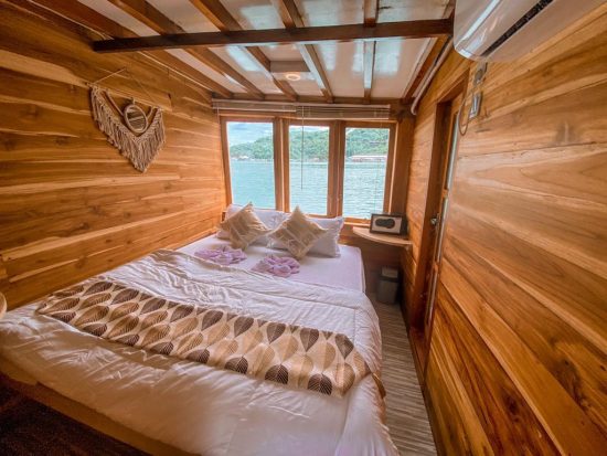 charter-kapal-phinisi-akassia-4-e1643713966269