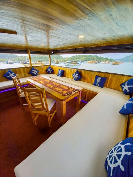 charter-kapal-phinisi-murah-ke-komodo-2-e1643858627946