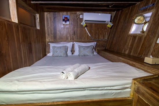 charter-luxury-phinisi-boat-2-e1637116169482