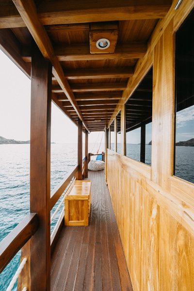 charter-luxury-phinisi-boat-labuan-bajo-2-e1643717313938
