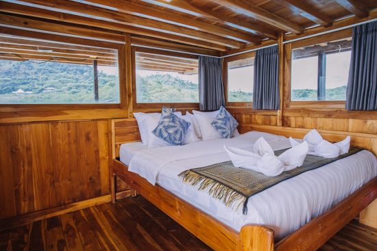 charter-luxury-phinisi-boat-labuan-bajo-3-e1643717332149