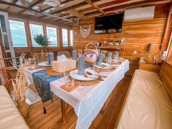 charter-luxury-phinisi-labuan-bajo-1-e1643713983434