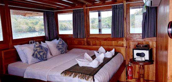 charter-phinisi-boat-4-e1643717409700