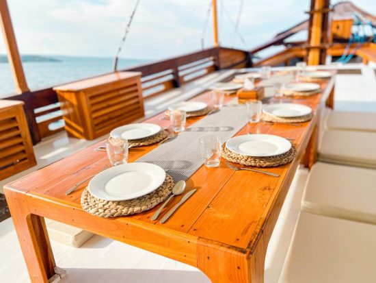 charter-phinisi-boat-labuan-bajo-2-e1643716086419