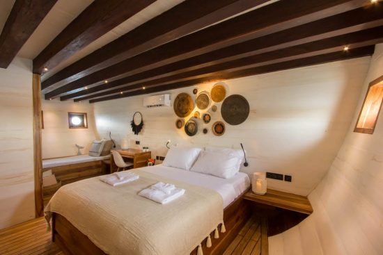 charter-phinisi-mewah-labuan-bajo-1-e1643602837361