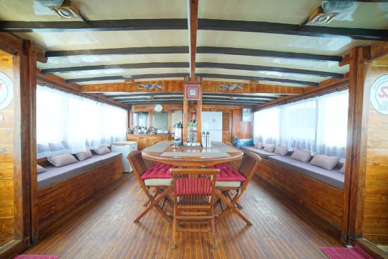 luxury-phinisi-boat-cajoma-3-3