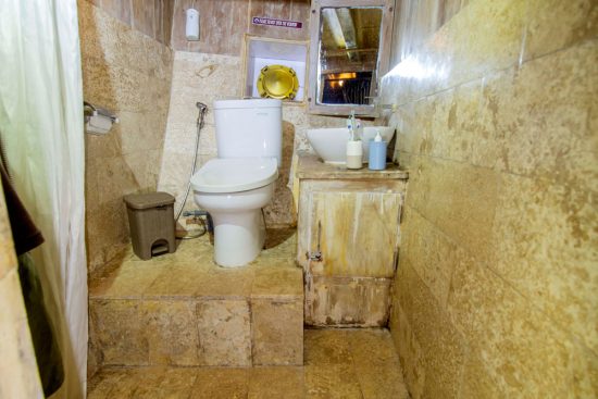 luxury-phinisi-boat-cajoma-4-14-e1637116243505