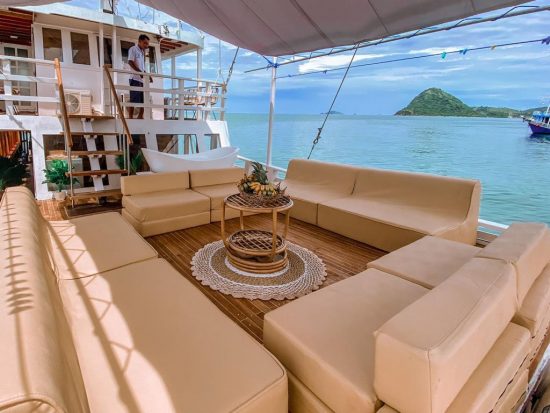 rental-kapal-phinisi-murah-ke-komodo-1-1-e1643714039824