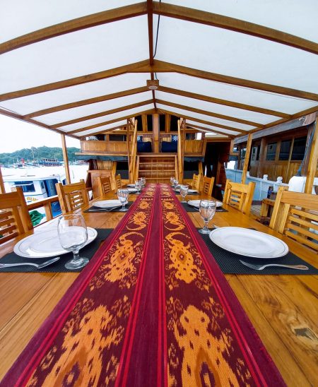 rental-kapal-phinisi-murah-labuan-bajo-3-e1643858682725