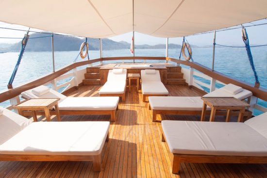 rental-luxury-phinisi-boat-cajoma-4-6-e1637116303918