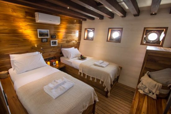 rental-phinisi-mewah-fenides-3-e1643603160196