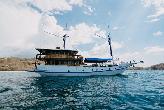 sewa-kapal-phinisi-LOB-3-e1643717574615